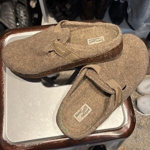 Earth and Origans with cork sole .. Tan Wool Slip-Ons Like New